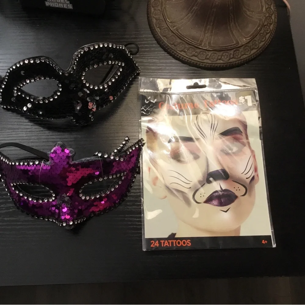 (57) Sequin Mardi Gras Eye Mask - Black and Purple